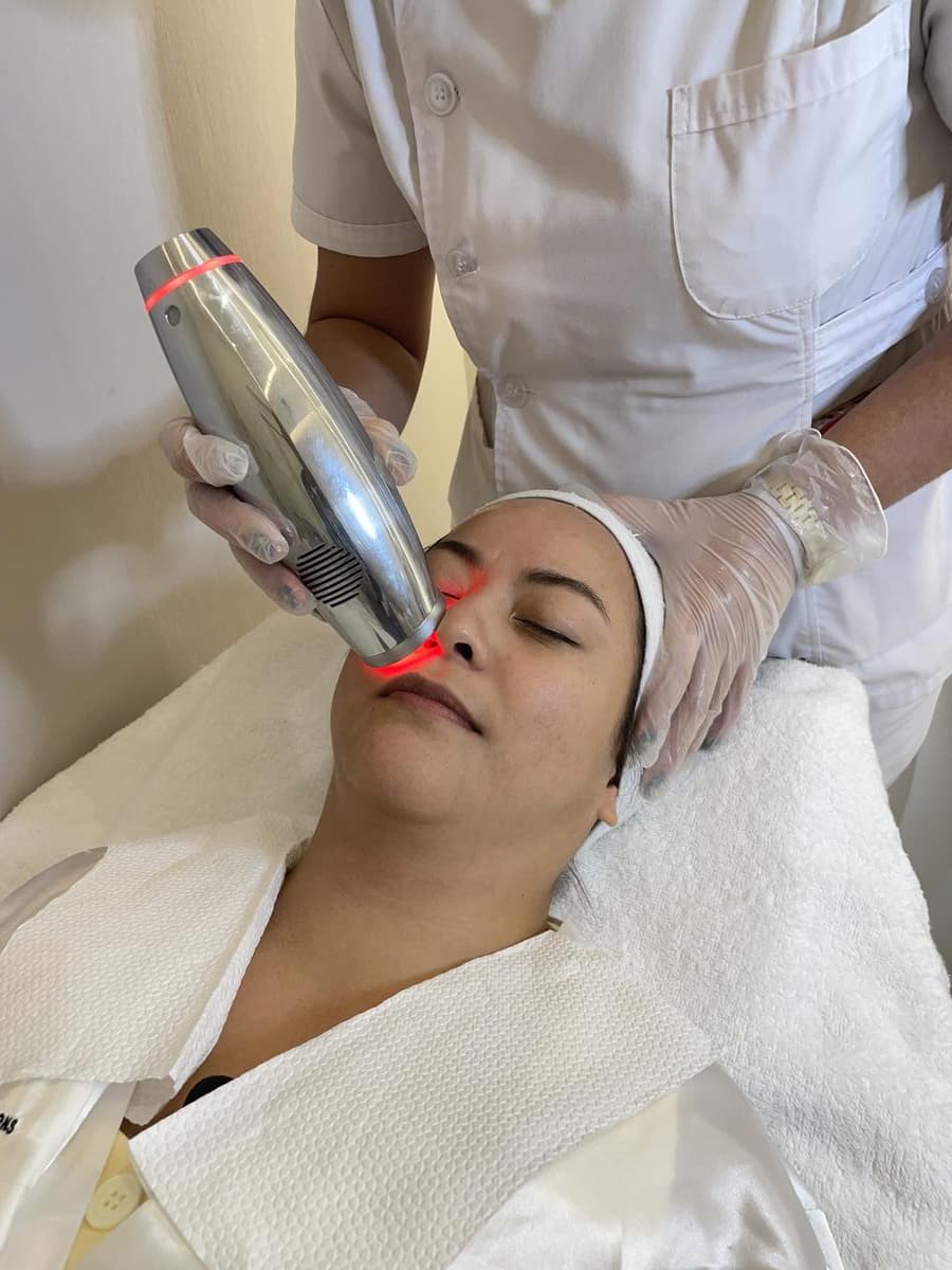 Premium Facial Lifting detail
